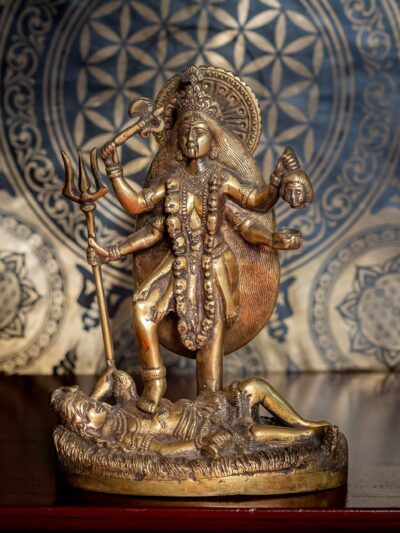 Statua di Kali tibetana in bronzo, dea della trasformazione e protezione