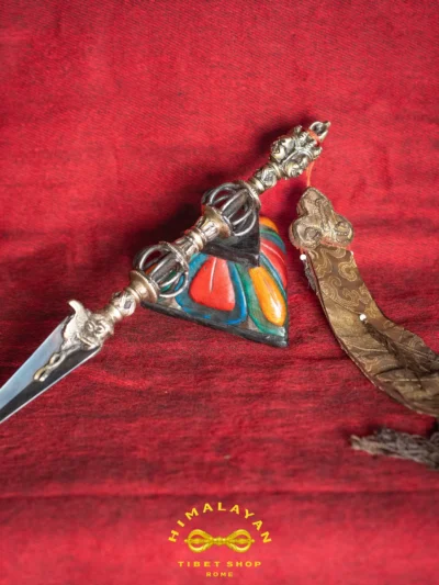 Phurba in Bronzo con Mahakala Vajra a nove raggi