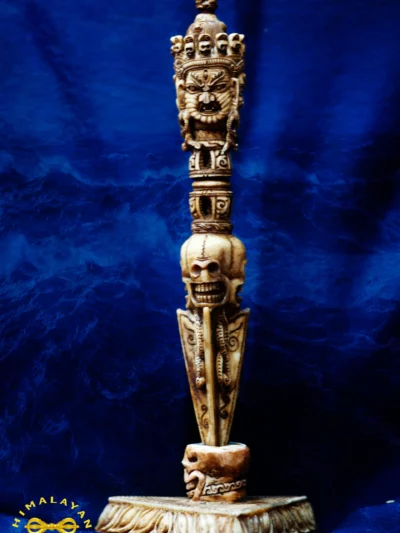 Raro Phurba in Osso di Yak con Mahakala